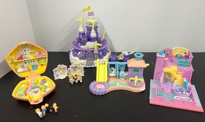 lot 4 image: Vintage 1990s Bluebird Toys Polly Pocket Compact, Mimi and the Goo Goos and Trendmasters Starcastle Bubble Castle