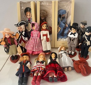 lot 31 image: Vintage Carlson Dolls Historical and International Character Dolls Lot of 14