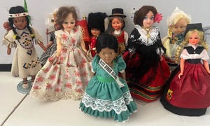 lot 40 image: Lot of 10 Souvenir Dolls Holland, Germany, Sweden and England Souvenir Dolls Vintage Some Carlson Dolls