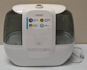 lot 17 image: Homedics   NEW  Humidifier with UV-C Technology - Easy to fill & Clean 2.0 Gallon Tank ( NO REMOTE)