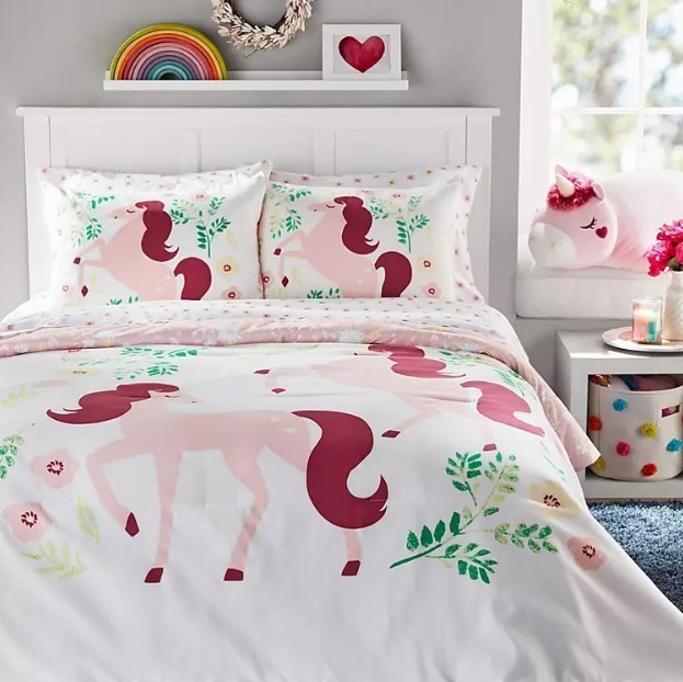 lot 405 image: NEW Members Mark Glow-in-the-Dark Bed-in-a-Bag Kids Comforter Set (5-Piece Twin) - Unicorn