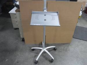 lot 2 image: Global Industries Laptop Stand Workstation With Adjustable Height & Security Bar  Without Retractable Mouse Tray 