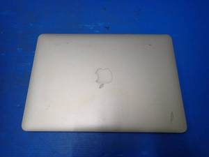 lot 46 image: Apple&nbspMacBookAir62 Laptop &nbspINTEL CORE I5-4260U 2 Ghz  8GB DDR3 RAM  500GB HD  13.3 screen with 1440 x 900 Resolution  Includes IOS and Charger