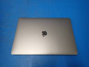 lot 51 image: Apple&nbspA1990 MacBook Pro 15,1 &nbspINTEL CORE I7-9750H 2.6 Ghz  32GB DDR4 RAM  500GB HDD  15.4 screen with 2880 x 1800 HD Resolution  Includes IOS and Charger