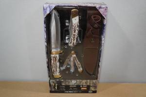 lot 5 image: Mossy Oak Stag Finish Knife Set