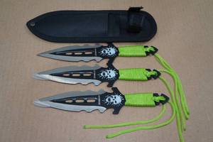 lot 13 image: Zombie Hunter Dual Edge Throwing Knives