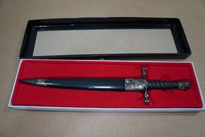 lot 14 image: 14 Medieval Assassin Dagger Knife Replica