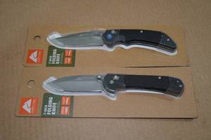 lot 15 image: 2 Ozark Trail 7 Folding Knives