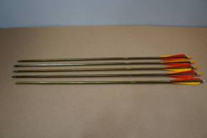 lot 69 image: 5 Easton Gamegetter Arrows