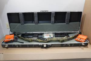 lot 76 image: PSE Compound Bow Outfit with Case and Accessories