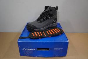 lot 127 image: Korkers Mens Verglas Ridge Winter Boots -Size 11.5