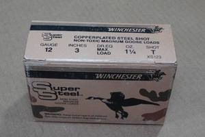 lot 306 image: 10 Winchester Super Steel 12 Gauge 3 T Shot Shotshells