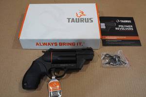lot 1L image: NEW Taurus Public Defender .45 Colt.410 Bore Revolver