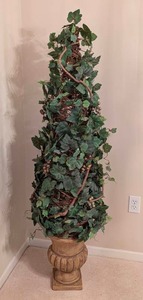 lot 25 image: Pretty Potted Faux Topiary