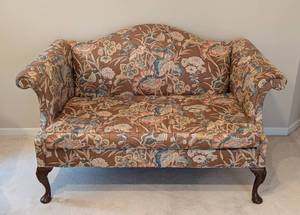lot 17 image: Floral Print Loveseat by Hickory