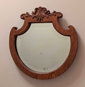 lot 101 image: Small Vintage Oak Wall Mirror