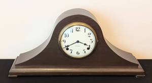 lot 89 image: Vintage Mahogany Gilbert Mantle Clock
