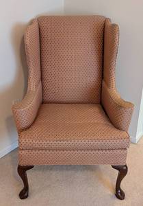 lot 88 image: Vintage Dusty Pink Upholstered Armchair