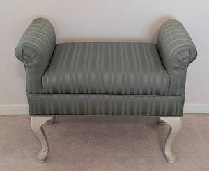 lot 24 image: Stylish Green Upholstered Dressing Bench