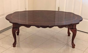 lot 46 image: Vintage Queen Anne Style Wood Coffee Table