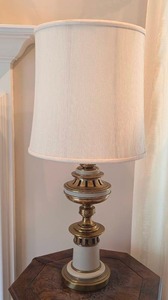 lot 37 image: Large Vintage Brass Table Lamp