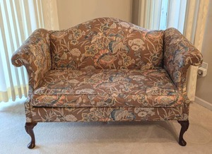 lot 18 image: Floral Print Loveseat by Hickory