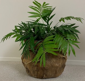 lot 55 image: Decorative Faux Floral Arrangement