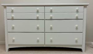lot 7 image: Lovely White Dresser with 6 Drawers with White Pulls by Lea Industries