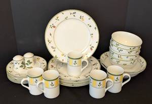 lot 111 image: Studio Nova English Garden Dish Set