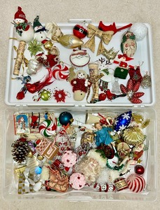 lot 162A image: Assorted Beautiful Christmas Ornaments