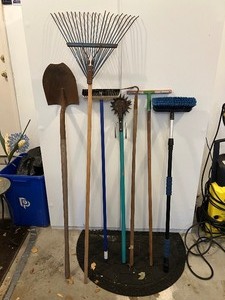 lot 184 image: Lot of Long Handled Tools