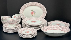 lot 57 image: Vintage IRONSTONE Johnson Brothers Rose Bouquet Pattern China Dish Set