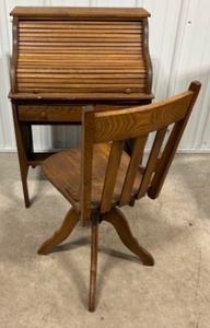 lot 86 image: Vintage Miniture CHILDS SIZE Rolltop Desk with Matching Replica Office Chair