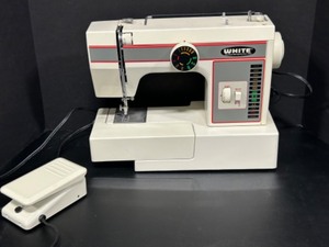 lot 70 image: Vintage White Company Sewing Machine Model 1477 With Pedal Working Tested