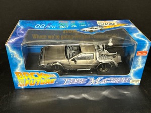lot 19 image: Sun Star BACK TO THE FUTURE Time Machine 118 Scale Die-Cast Model Car