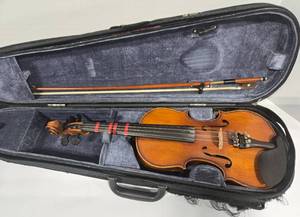 lot 49 image: 12 Size WEXLER Violin and Bow