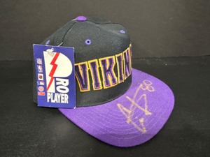 lot 75 image: Vintage Minnesota Vikings Ball Hat Signed by Cris Carter #80