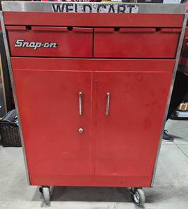 lot 2 image: SNAP-ON Storage Toolbox Cart wWelding Surface 