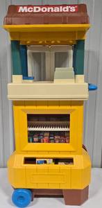 lot 39 image: Vintage Fisher Price McDonalds Drive Thru Playset 