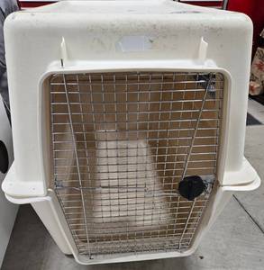 lot 202 image: Giant Dog Kennel Travel or Training Cage