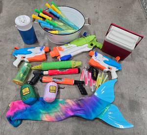lot 213 image: Pool & Outdoor Play wWise Owl Hammocks