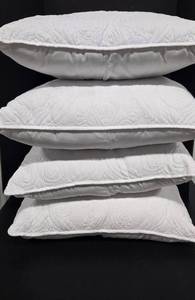 lot 246 image: 4 Nicole Miller White Matelass Pillow Shams wPillows