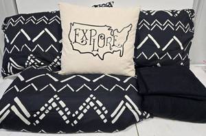 lot 247 image: ROOM ESSENTIALS King Bedding & Explore Accent Pillow 