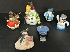 lot 268 image: SNOWMEN Christmas Ornaments Made of Resin, Fleece and Wood