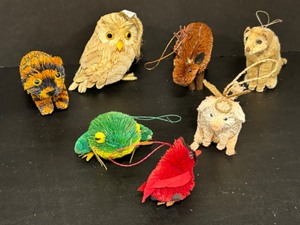 lot 276 image: Straw Flocked Sculpted CHRISTMAS ORNAMENTS From Smith & Hawkins