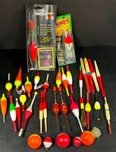 lot 324 image: Huge lot of FISHING BOBBERS Plastic, Wood & Cork
