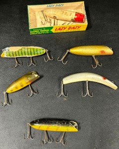 lot 325 image: Vintage Lot of WOOD and Glass Eyes Fishing Lures One Box for A Lazy Dazy