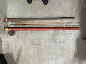 lot 357 image: Vintage SOUTH BEND 290 Bamboo Fly Rod. 7 6. W Tube and Sock