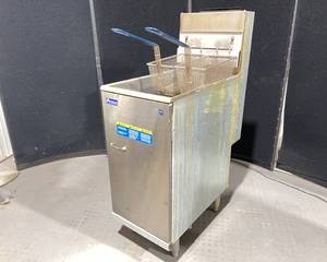 lot 332 image: Pitco 35CS Natural Gas Stainless Steel Floor Fryer