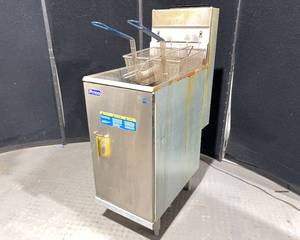 lot 333 image: Pitco 35CS Natural Gas Stainless Steel Floor Fryer